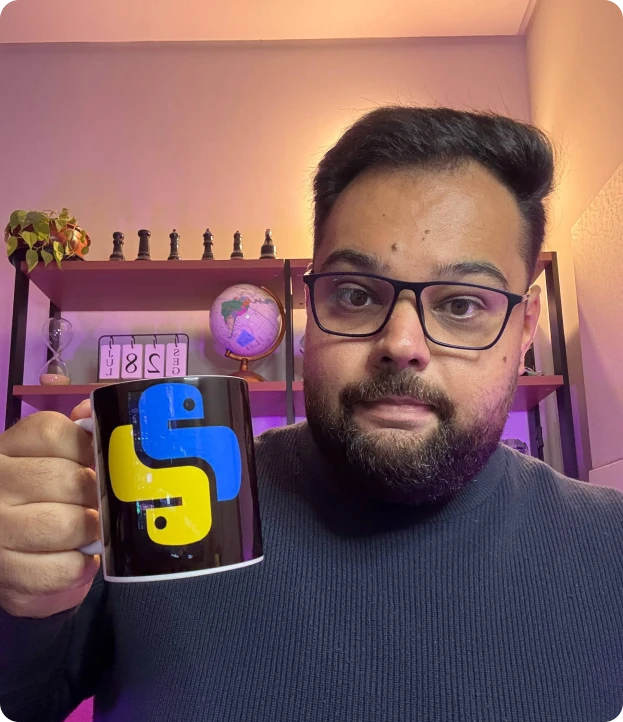 Felipe Azambuja, programador, professor e fundador da PycodeBR
